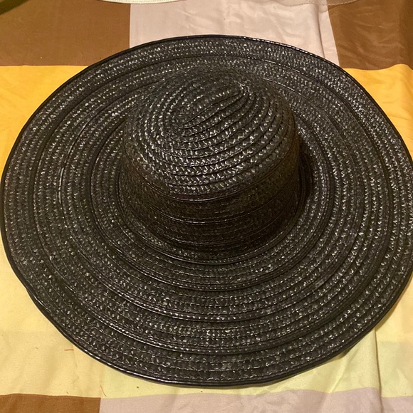 Black basic hat - Picture 1 of 2